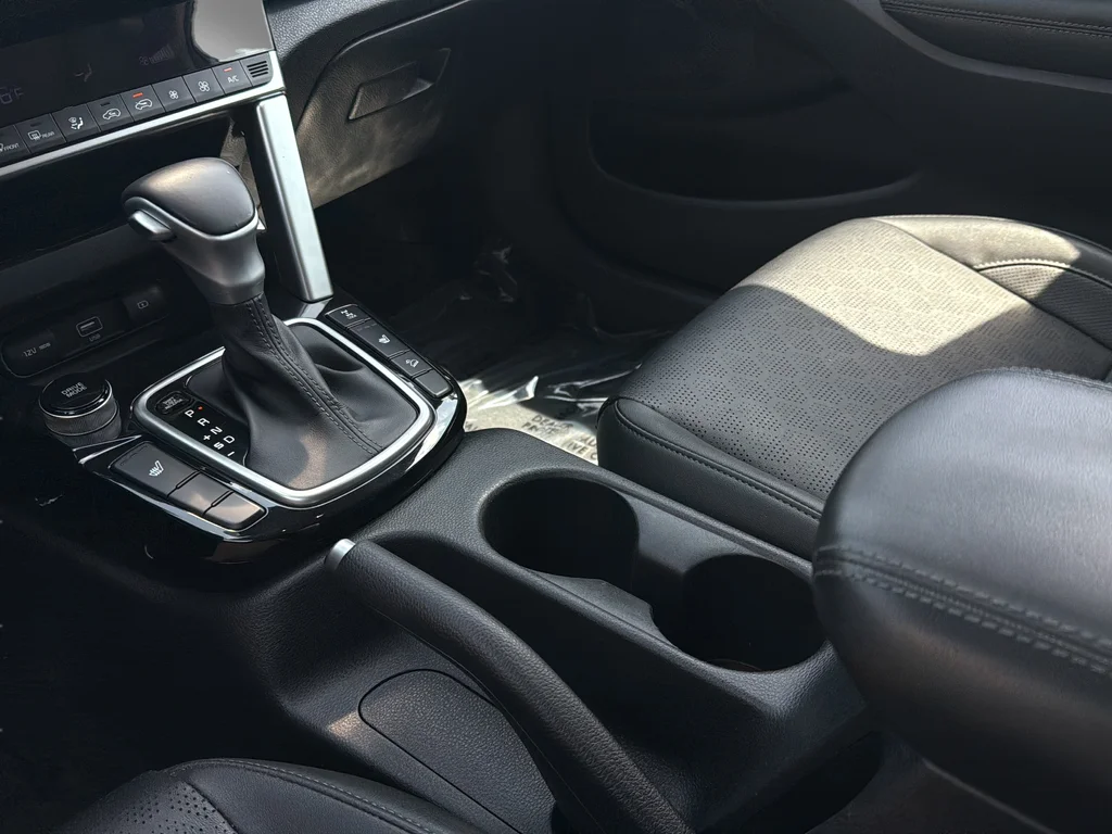 Used 2022 Snow White Pearl Kia EX image 14