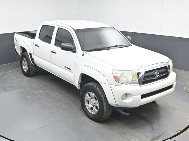 Used 2008 White Toyota Base image 12