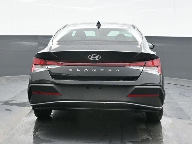 New 2026 Black Hyundai SE image 2