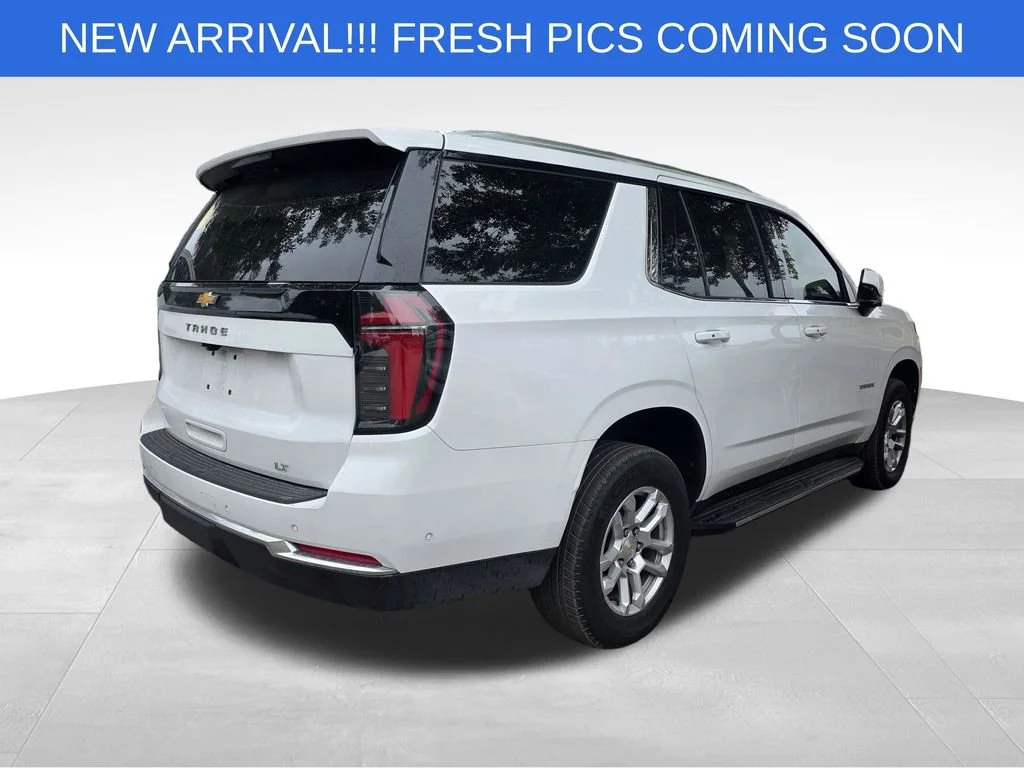 Used 2025 Summit White Chevrolet LT image 3