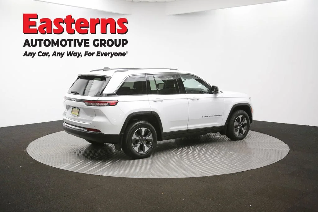 Used 2022 White Jeep 4xe image 37
