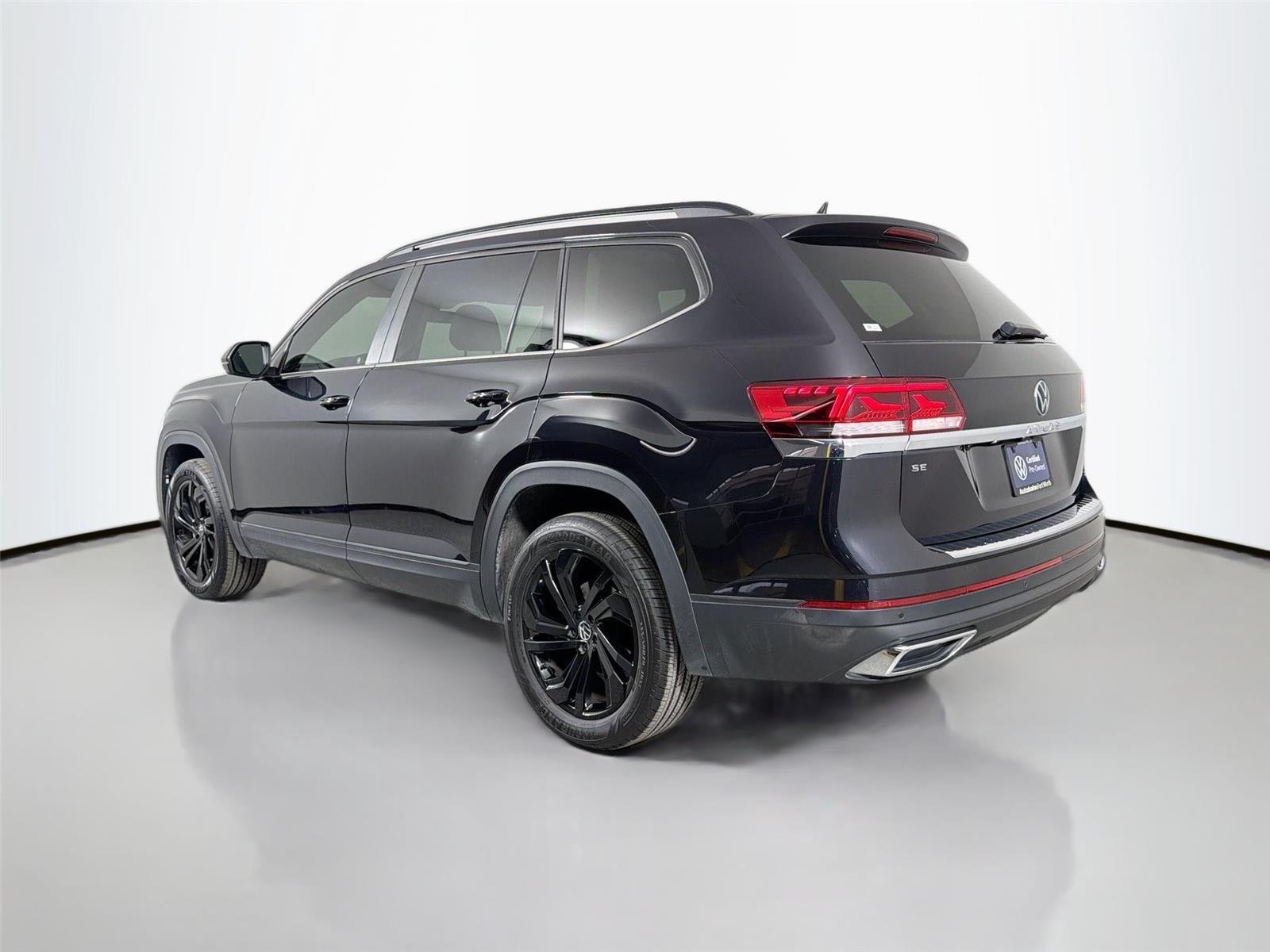 Used 2023 Deep Black Pearl Volkswagen 2.0T SE w/Technology image 7