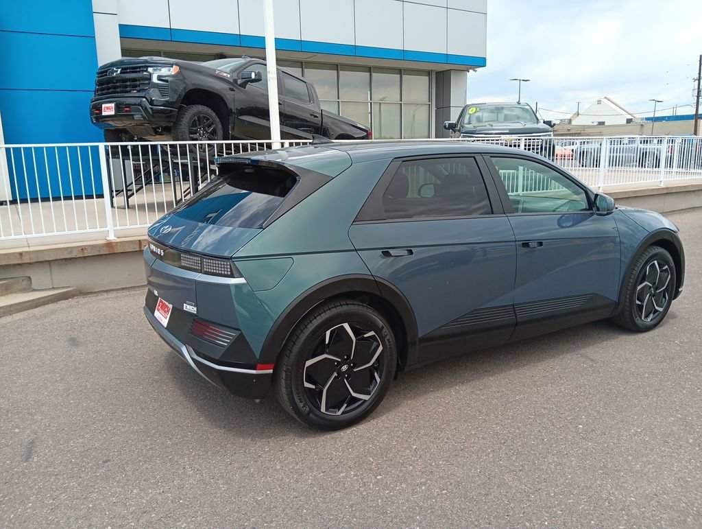 Used 2024 Digital Teal Hyundai SEL image 5