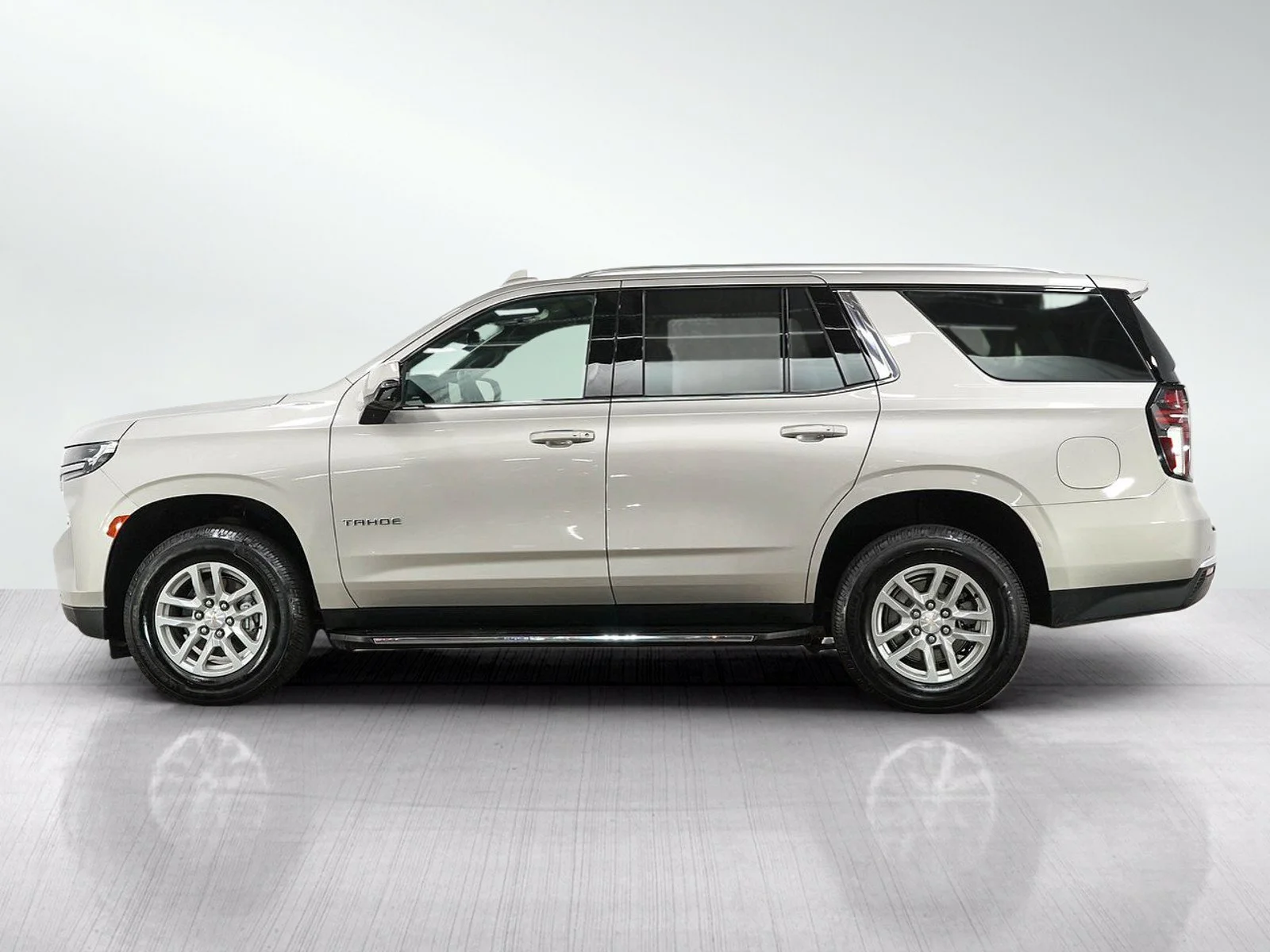 Used 2024 Chevrolet Tahoe LT with VIN 1GNSKNKD2RR273182 for sale in Burnsville, Minnesota