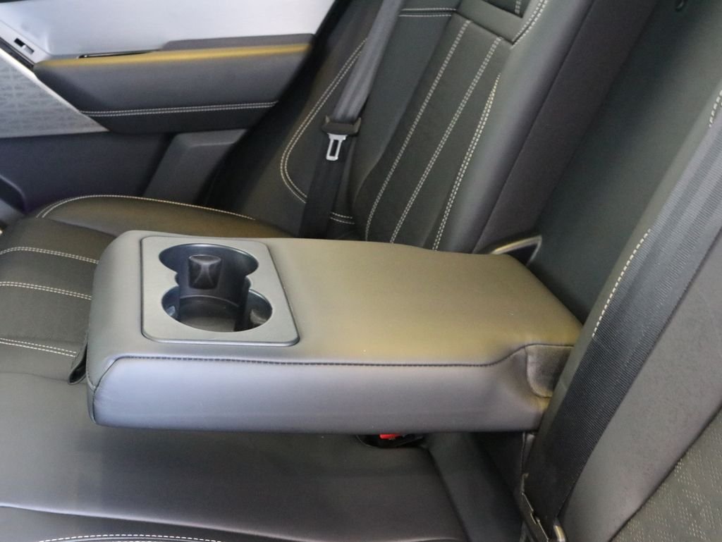 Used 2019 Red Land Rover HSE R-Dynamic image 34
