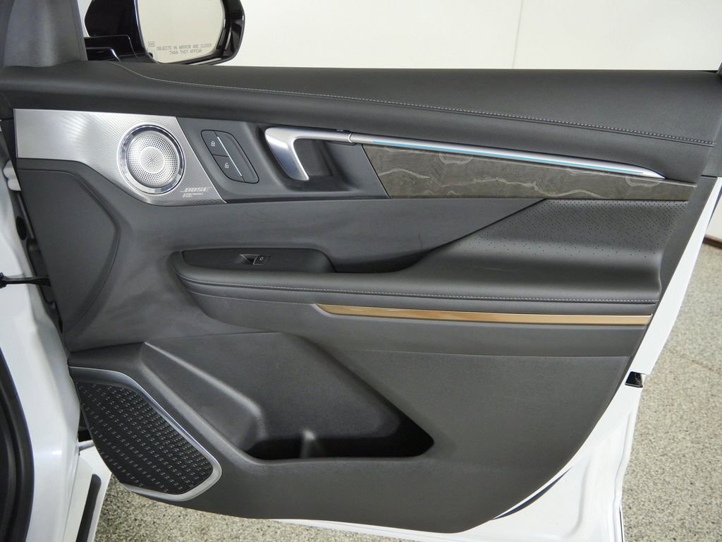 Used 2025 White Buick Avenir image 20