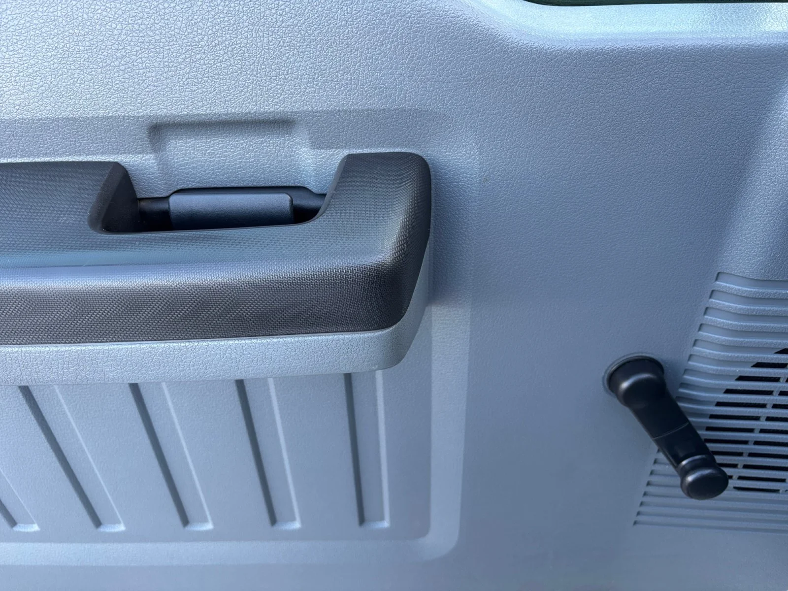 Used 2011 White Ford XL image 11
