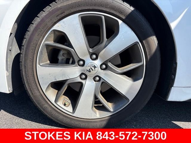 Used 2019 White Kia S image 9