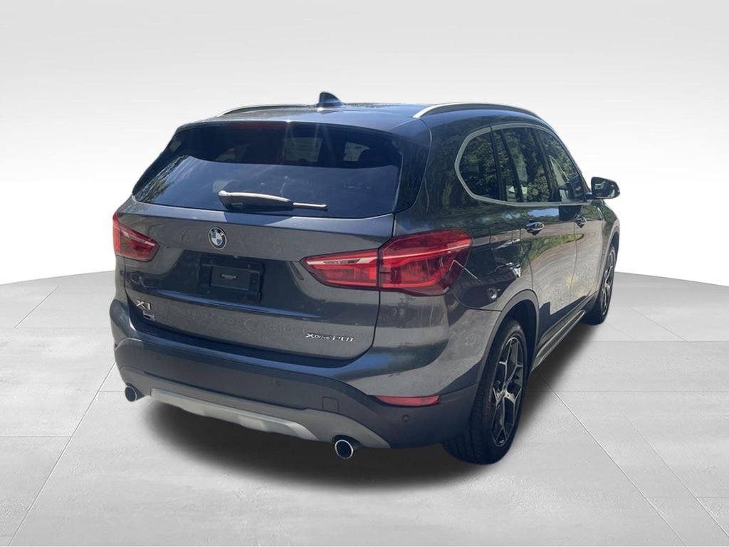 Used 2018  BMW xDrive28i image 4