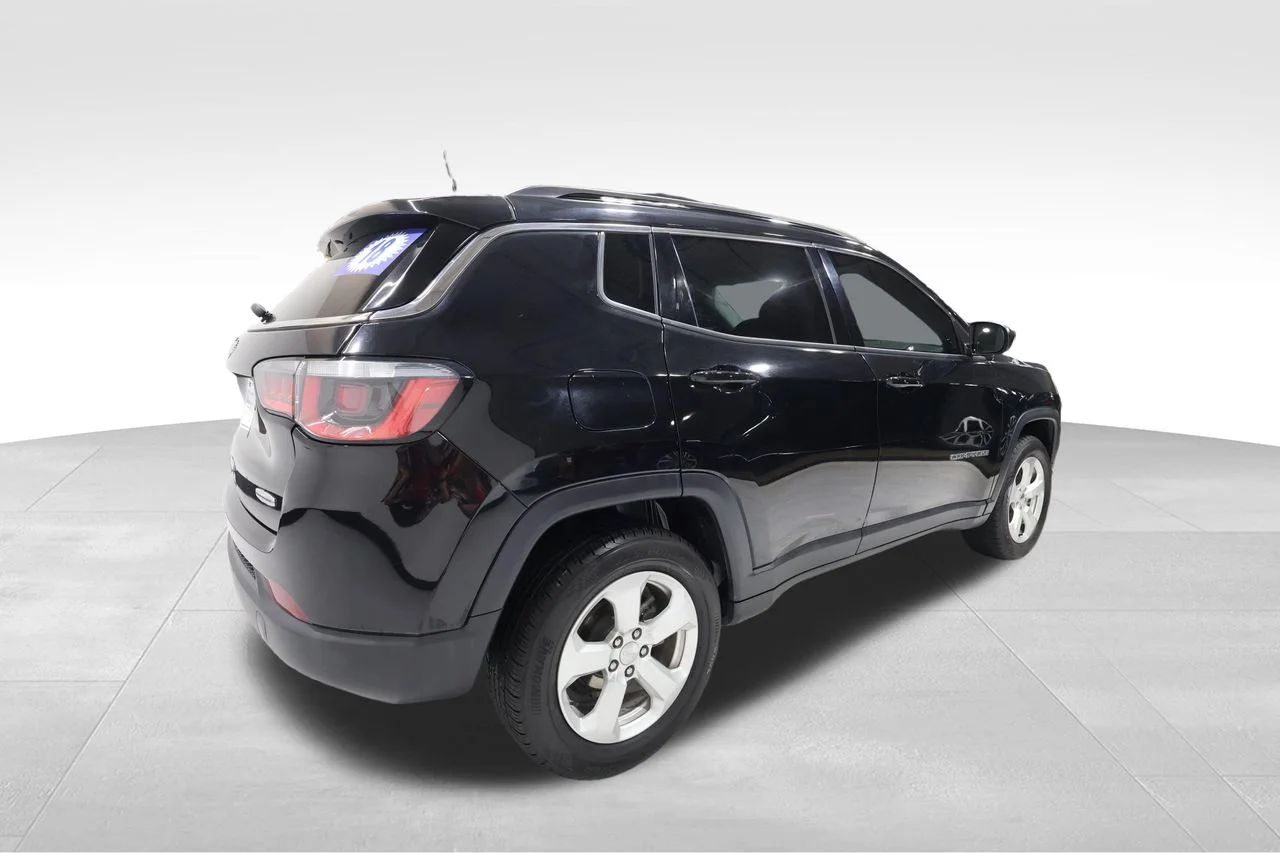 Used 2018 Black Jeep Latitude image 3
