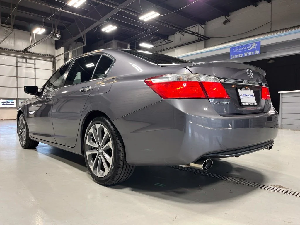 Used 2015 Modern Steel Metallic Honda Sport image 5