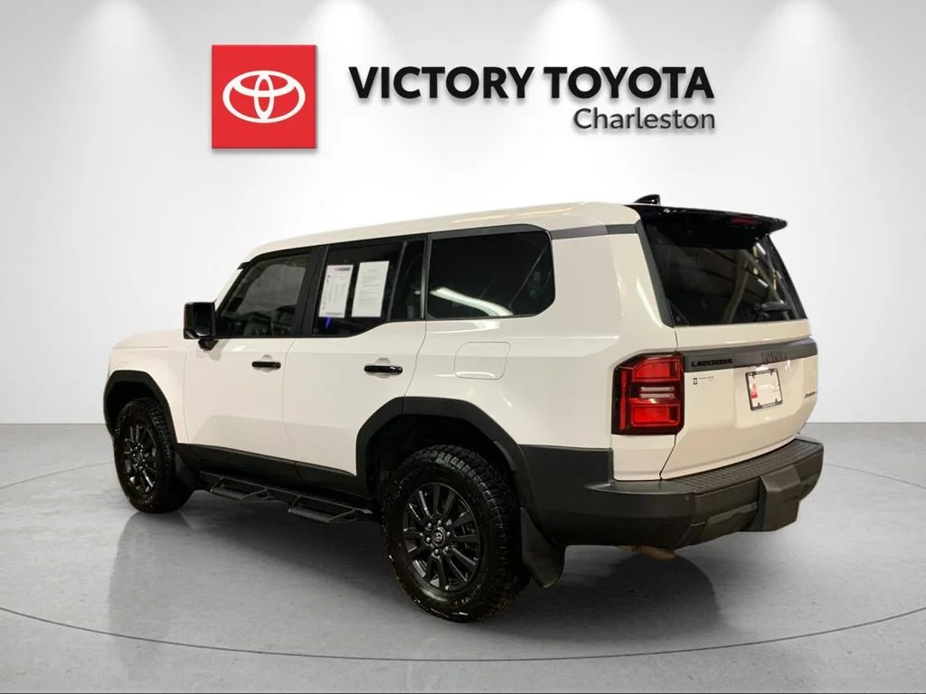 Used 2025 White Toyota 1958 image 3
