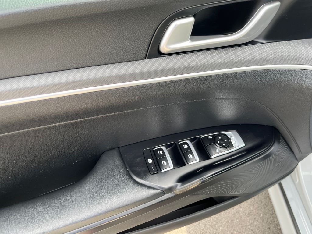 Used 2022 Gray Kia GT-Line image 10