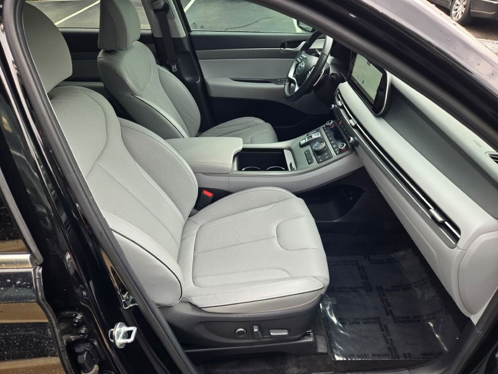 Used 2024 Abyss Black Hyundai SEL image 5