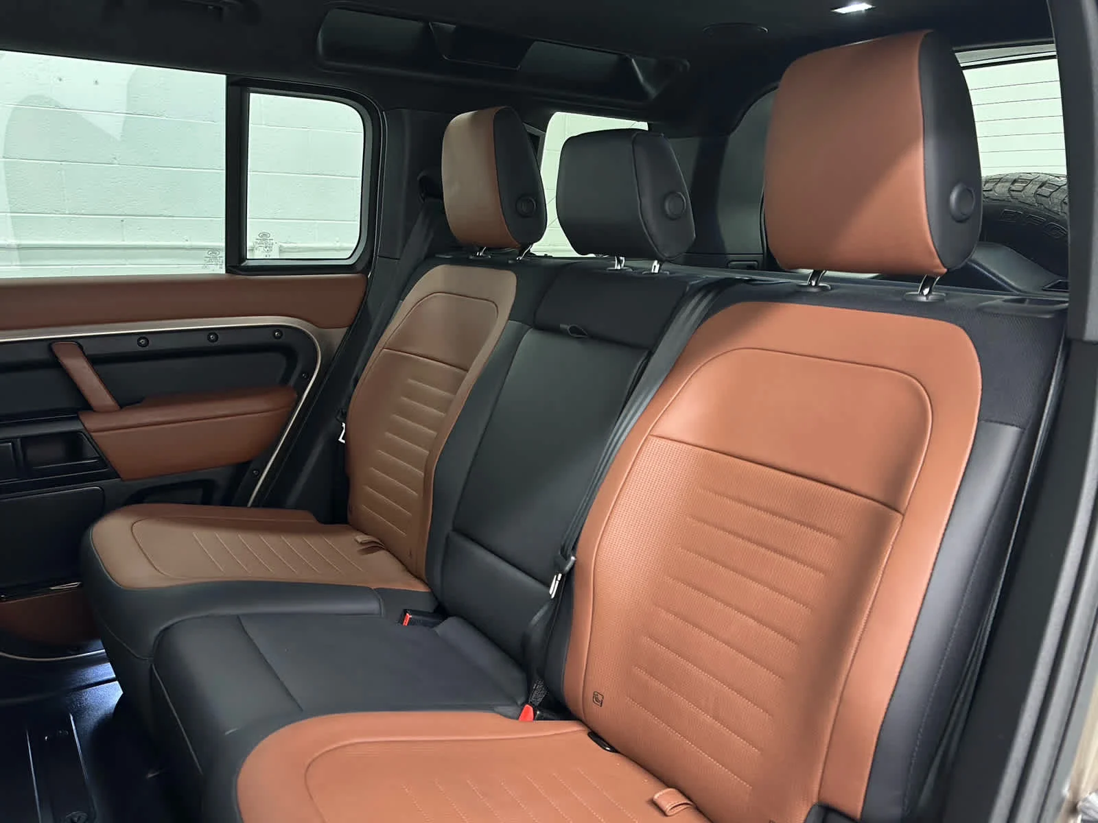 Used 2025 Petra Copper Premium Metallic Land Rover OCTA image 16