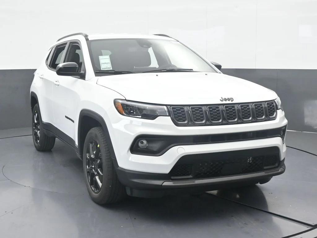New 2026 Bright White Clear-Coat Exterior Paint Jeep Latitude image 9