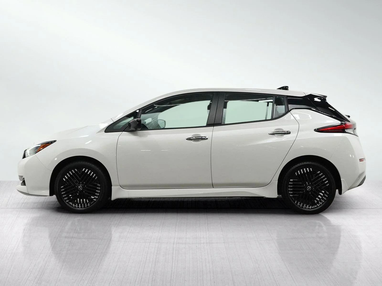 Used 2024 Nissan LEAF SV PLUS with VIN 1N4CZ1CVXRC554065 for sale in Wayzata, Minnesota