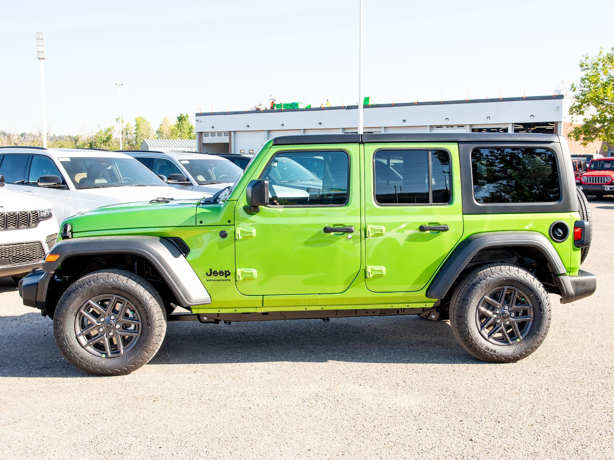 Used 2025 mojito Jeep Sport S* 4 Door 4x4, Remote Start, Heated Seats/Wheel image 2