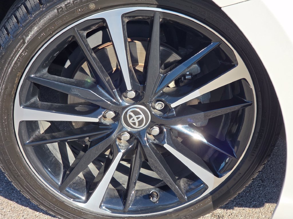 Used 2020 Wind Chill Pearl Toyota XSE V6 image 21