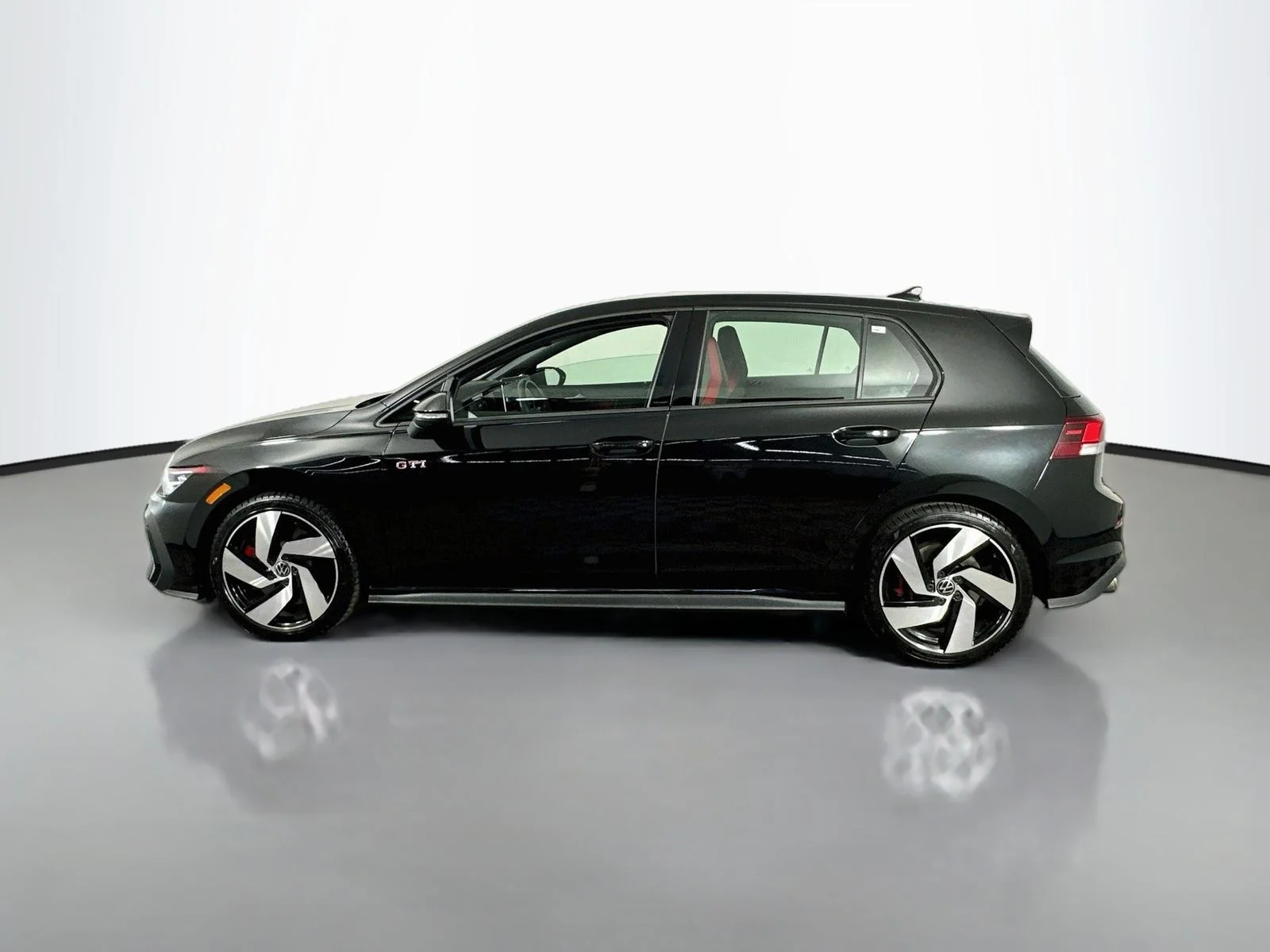 Used 2025 Mythos Black Metallic Volkswagen 2.0T S image 4