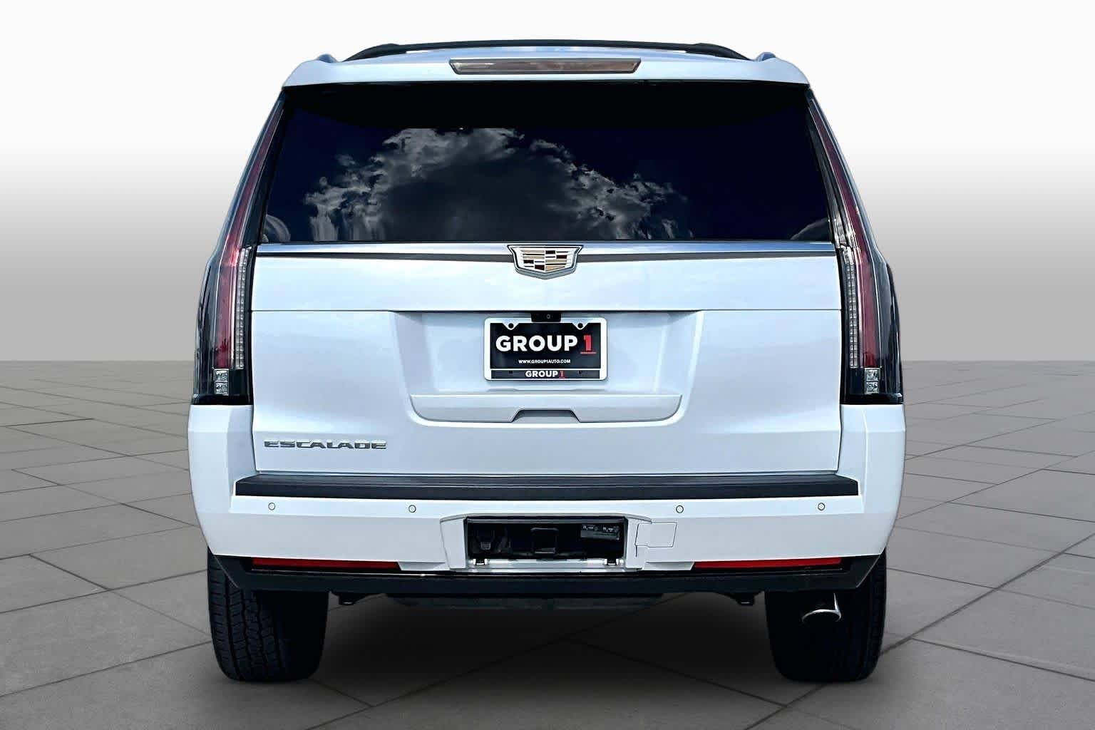 Used 2017 Crystal White Tricoat Cadillac Premium Luxury image 5