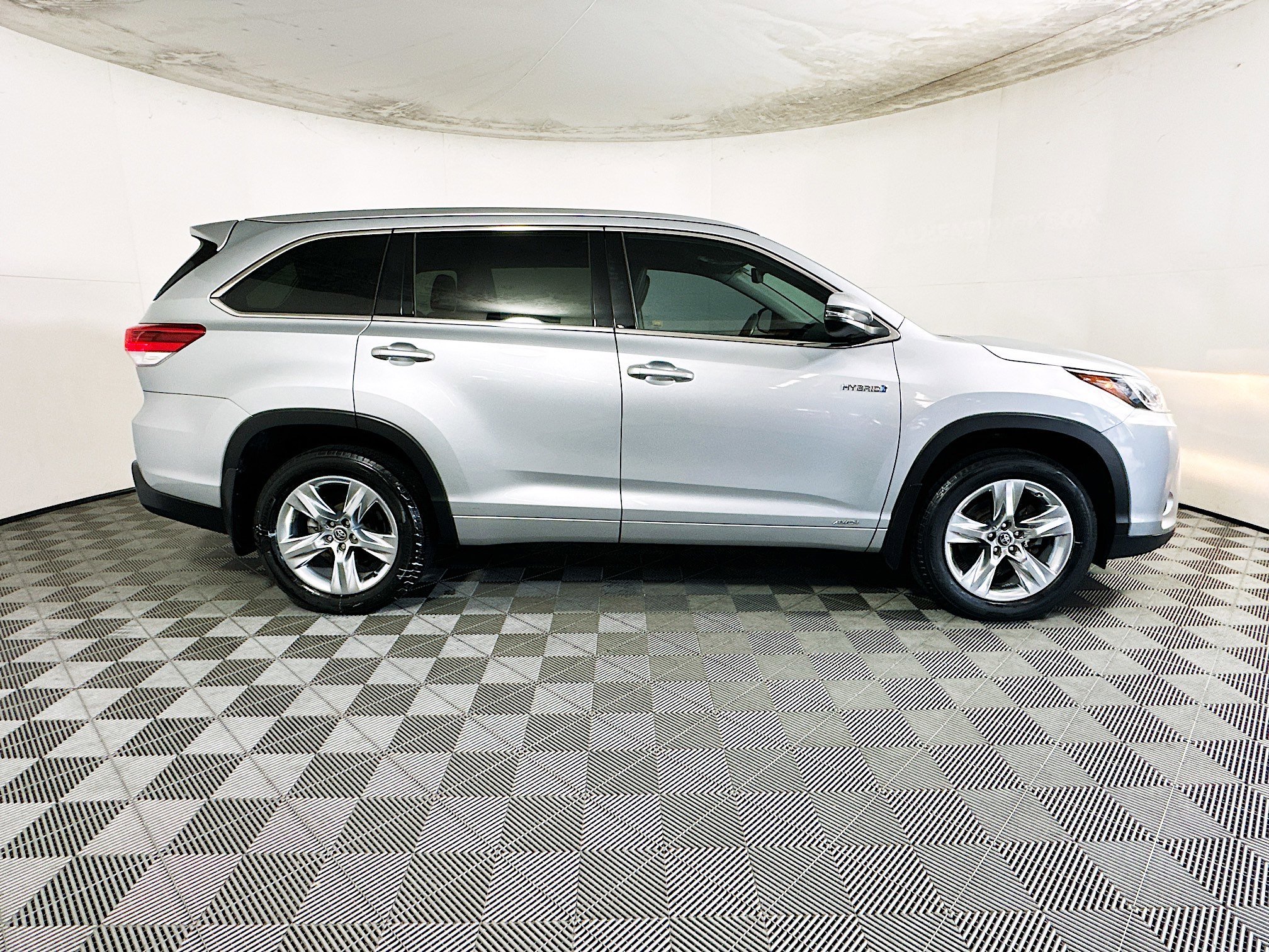 2018 Toyota Highlander thumbnail 4
