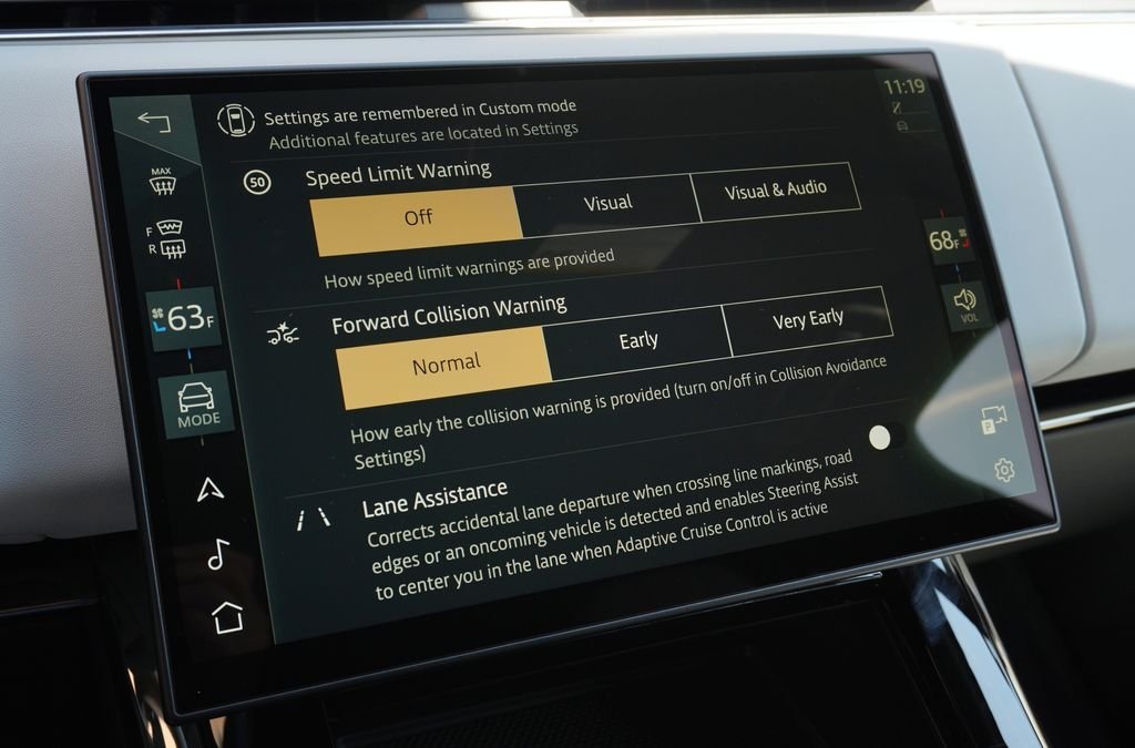 New 2026 Santorini Black Land Rover Dynamic SE image 24