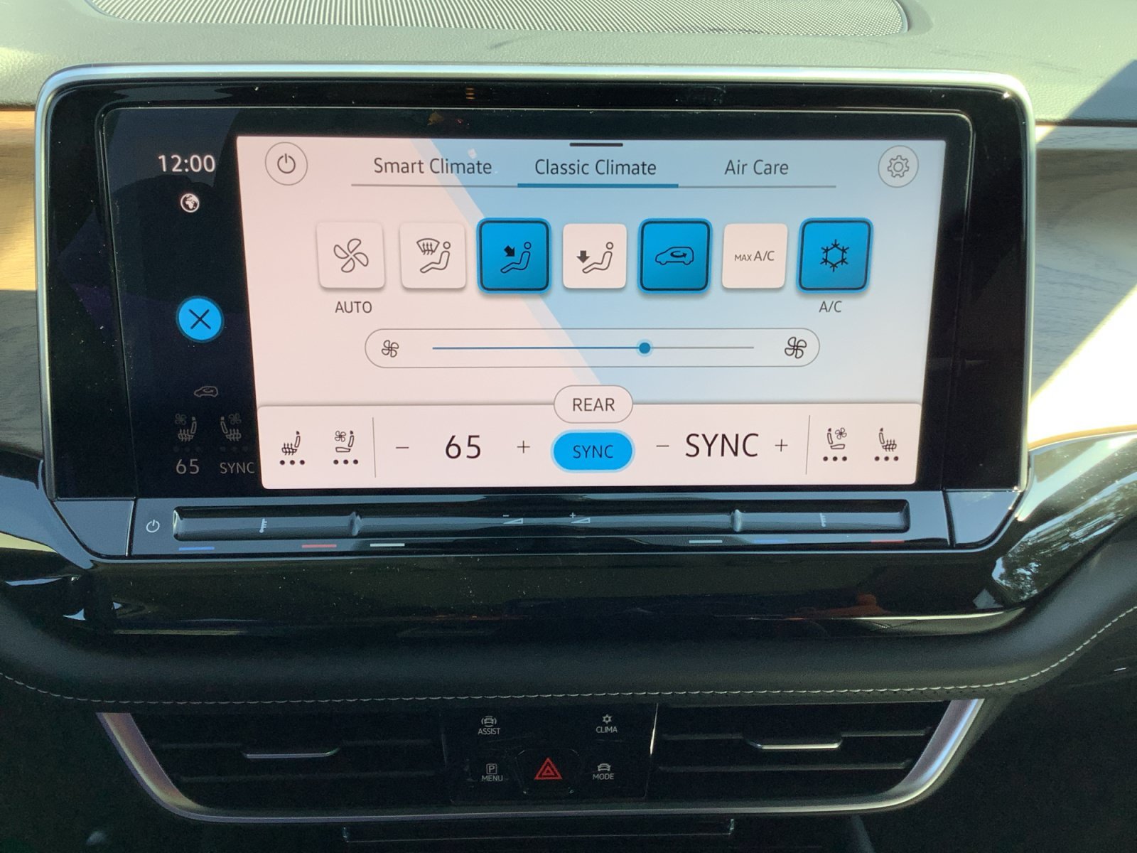 New 2026 Pure Gray Volkswagen 2.0T SE w/Technology image 18