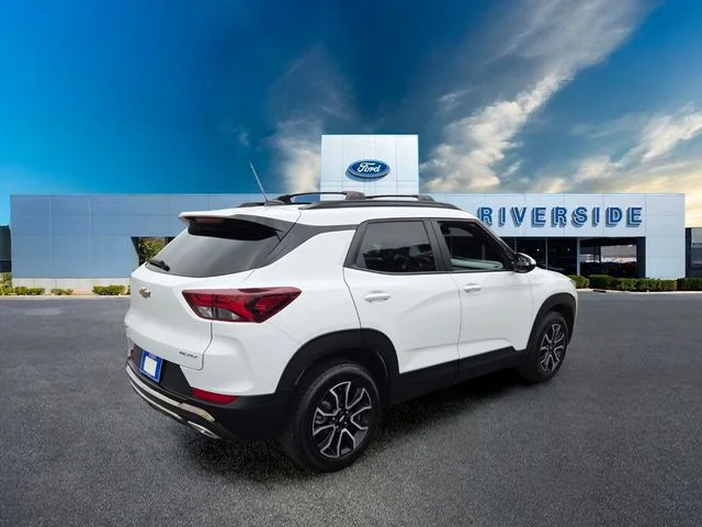 Used 2023 Summit White Chevrolet ACTIV image 7