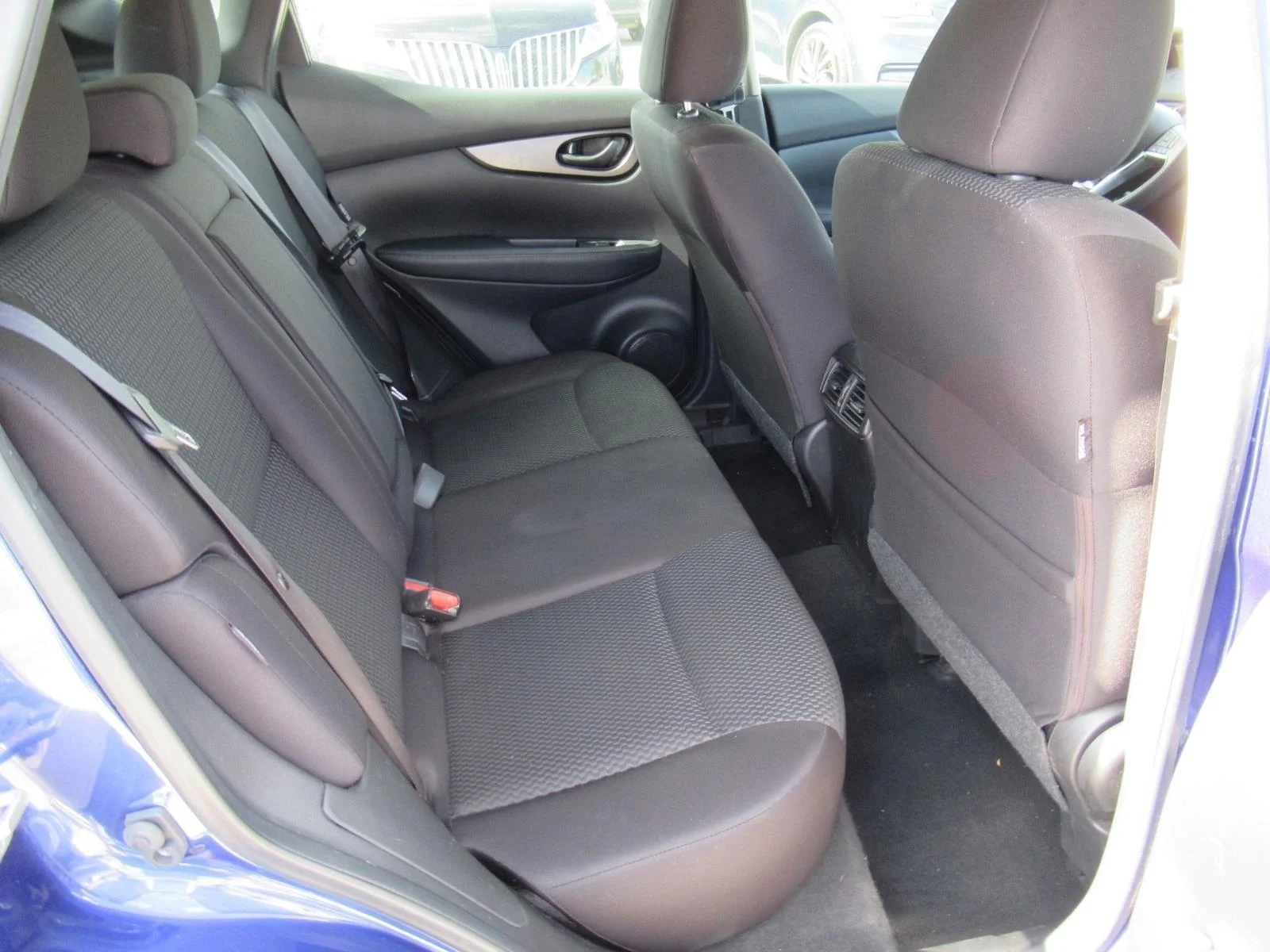 Used 2020 Caspian Blue Nissan S image 30