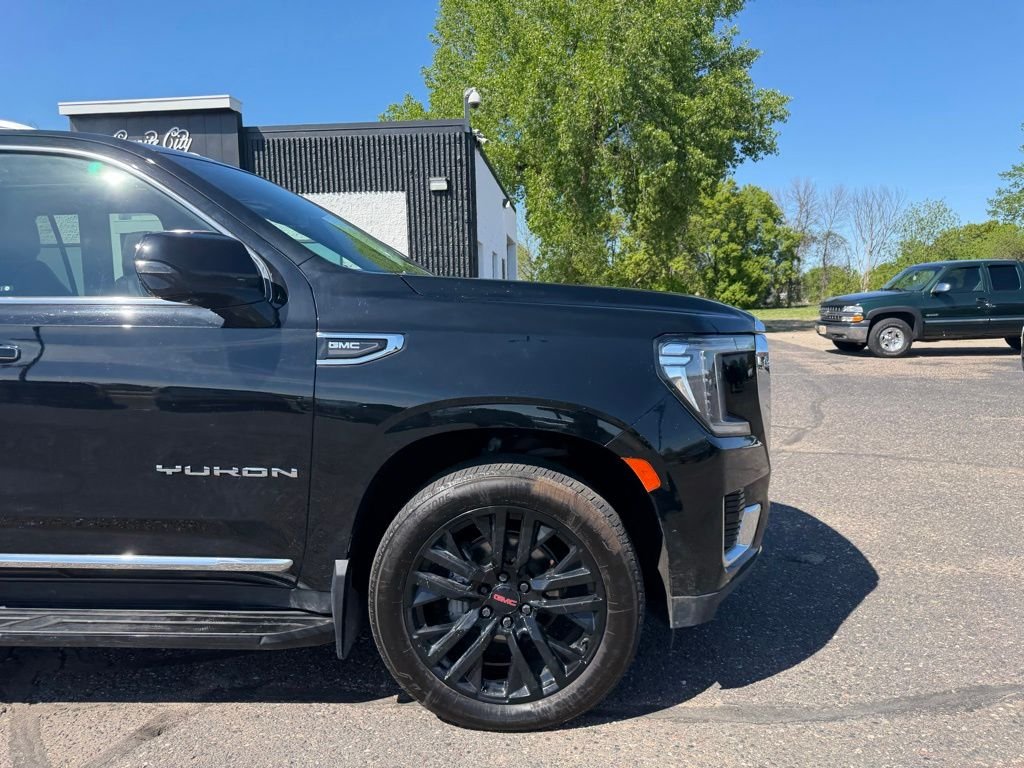 Used 2023  GMC SLT image 2