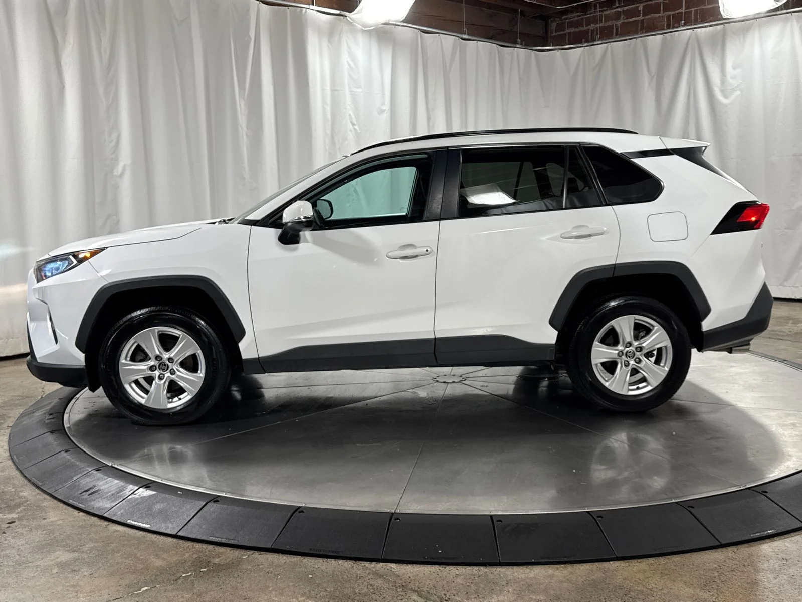 Used 2021 White Toyota XLE image 6