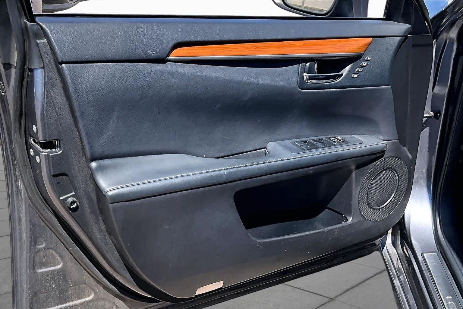 Used 2014 Nebula Gray Pearl Lexus Hybrid image 18