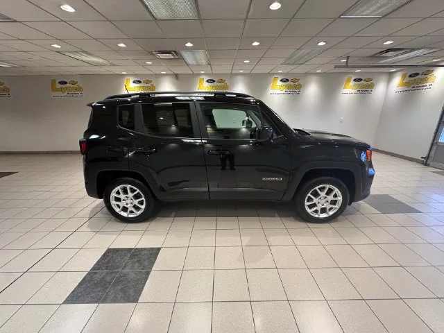 Used 2020 Black Jeep Latitude 4x4 image 3