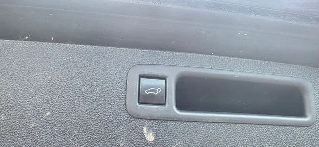 Used 2022 Silver Toyota XLE image 33