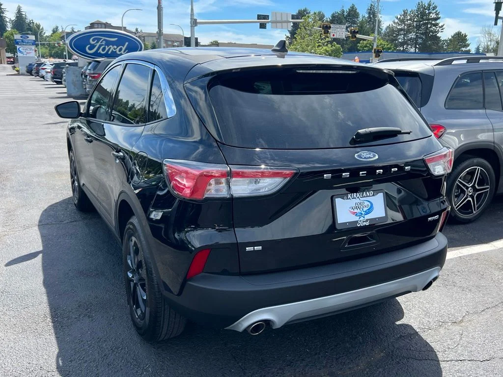 Certified Used 2022 Black Metallic Ford SE image 9