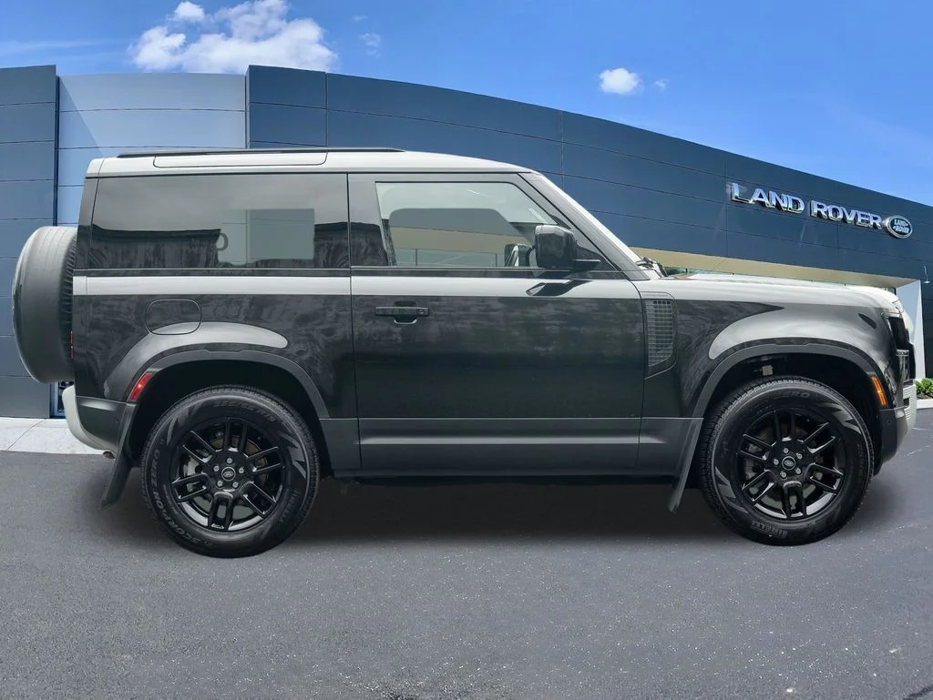 Used 2024  Land Rover S image 8