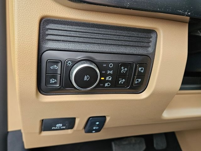 New 2026 Star White Metallic Tri-Coat Ford Lariat image 28