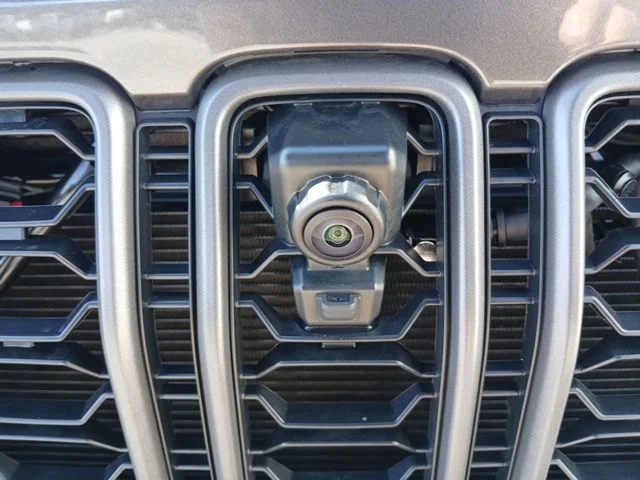 New 2026 Granite Crystal Metallic Clear-Coat Exterior Paint Jeep Mojave X image 11