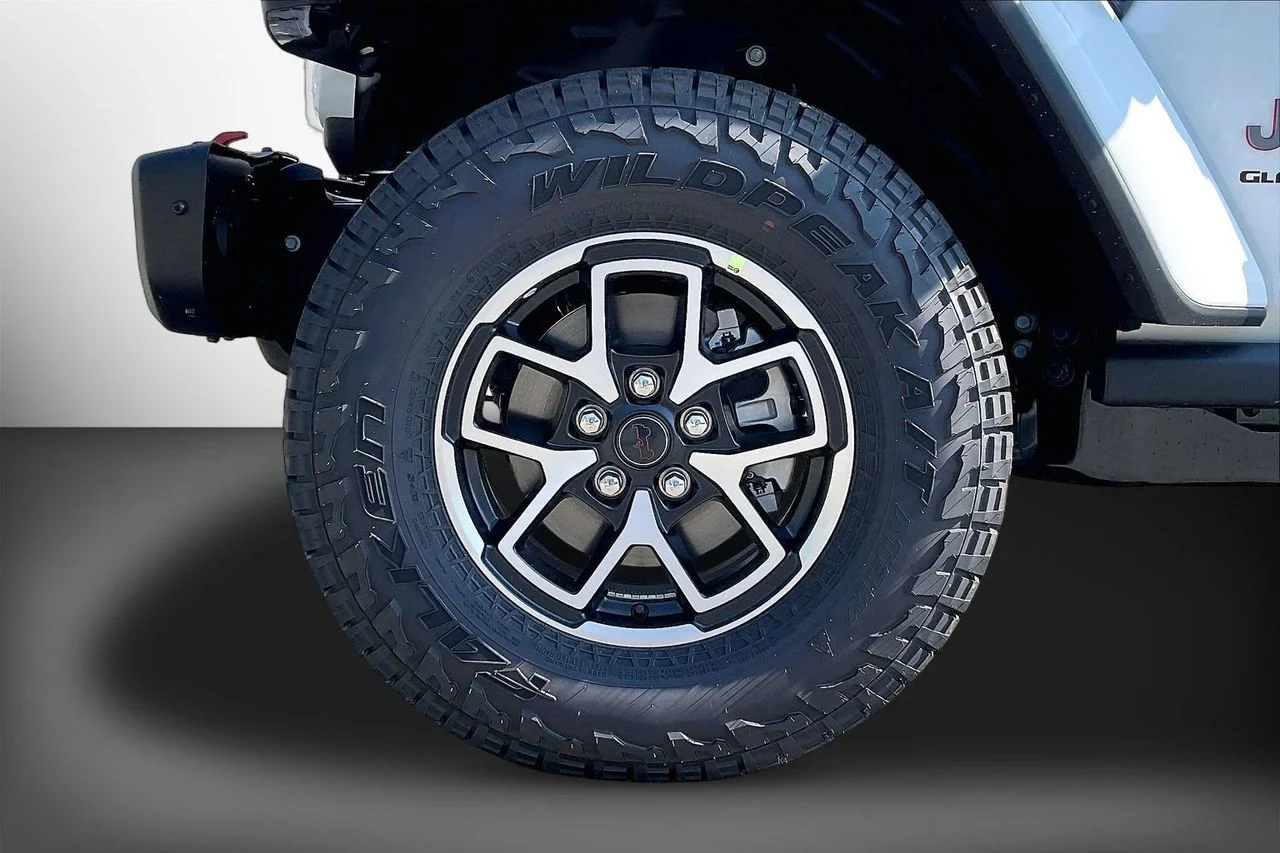 New 2026 Bright White Clearcoat Jeep Rubicon X image 28