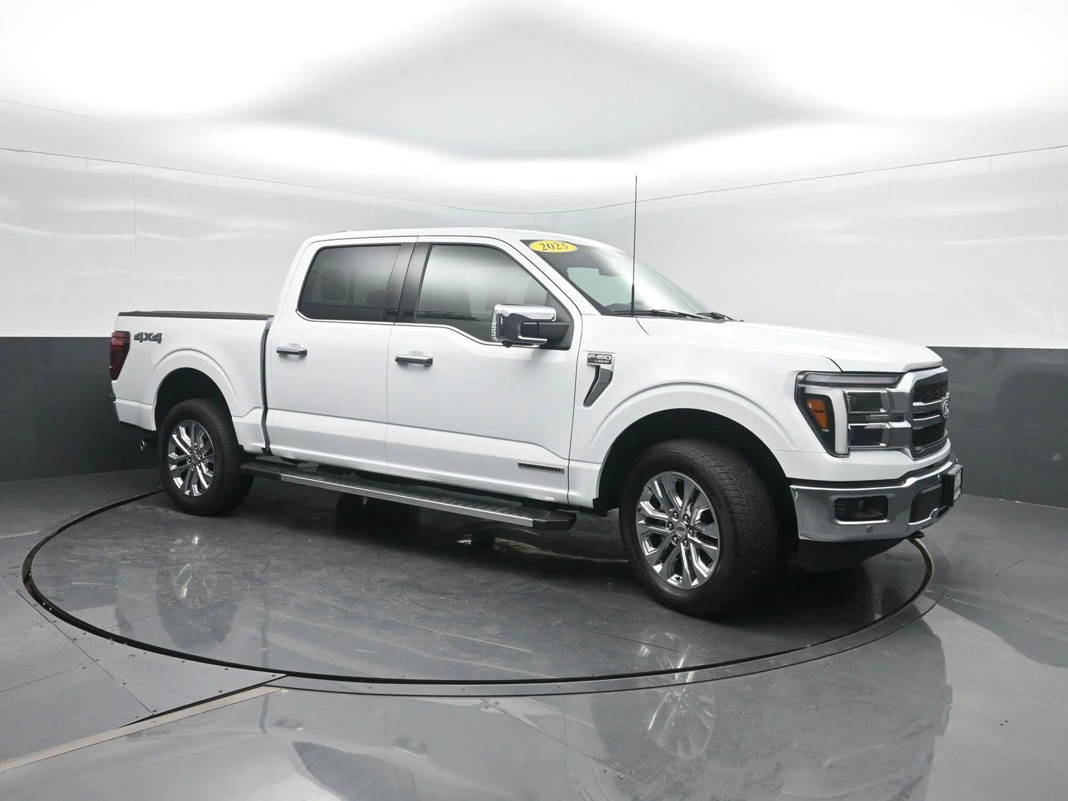Used 2025 Oxford White Ford LARIAT image 4
