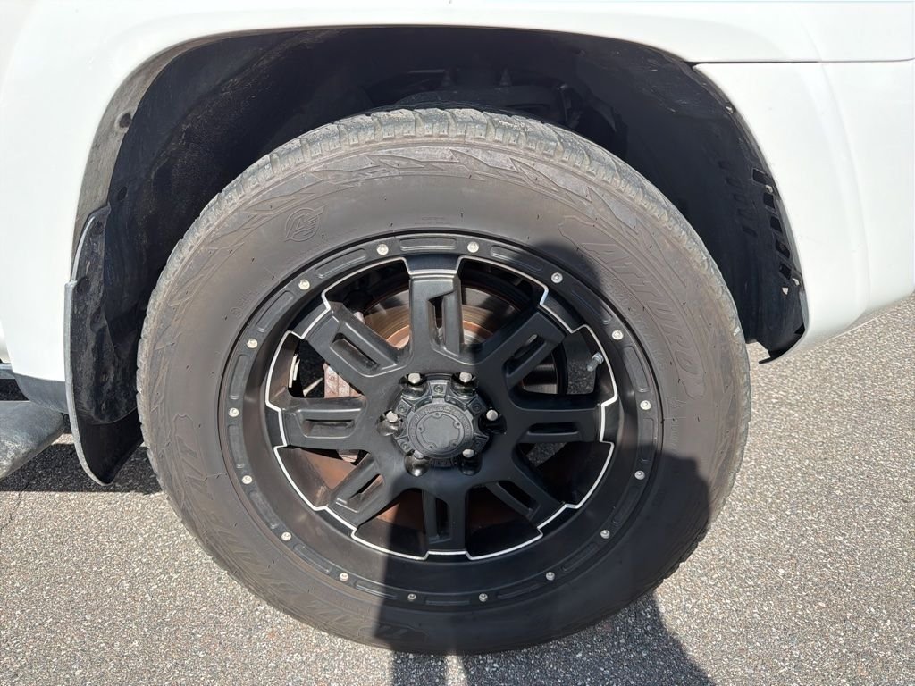 Used 2016 White Toyota SR5 image 24