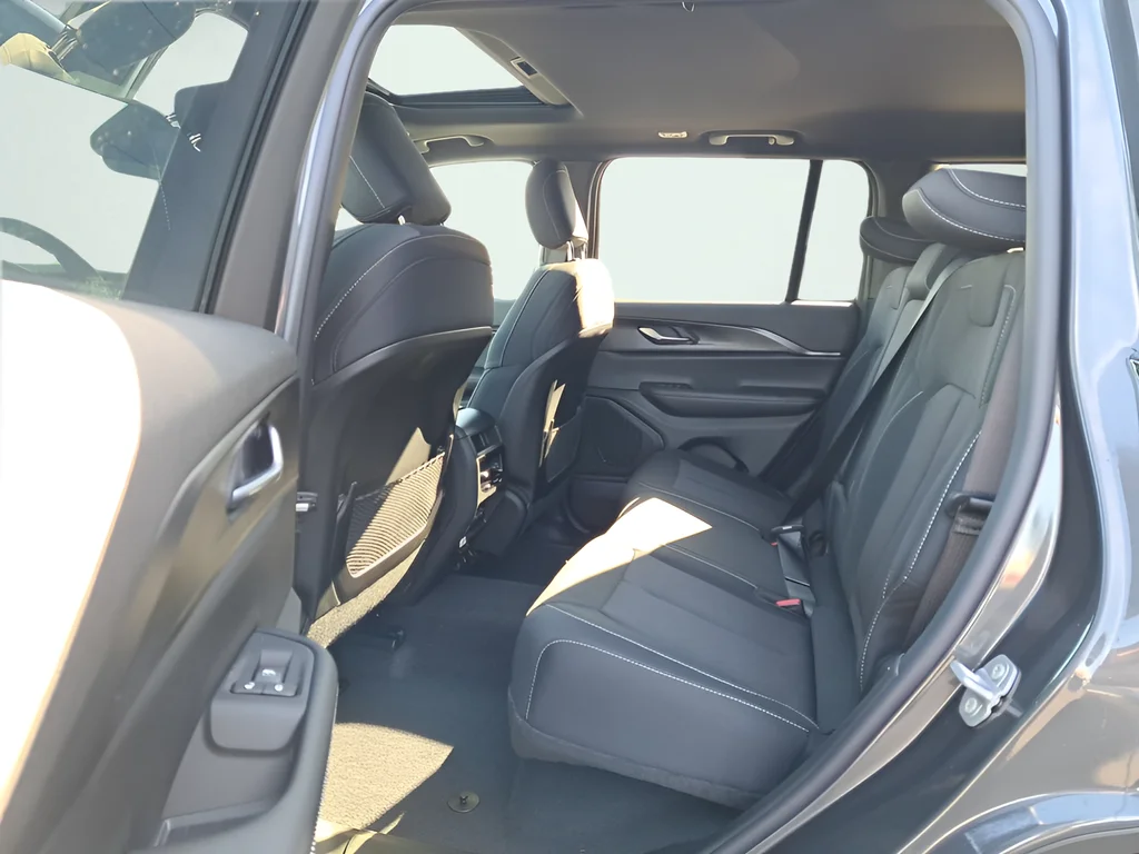 New 2026 Baltic Gray Metallic Clear-Coat Exterior Paint Jeep Laredo X image 12