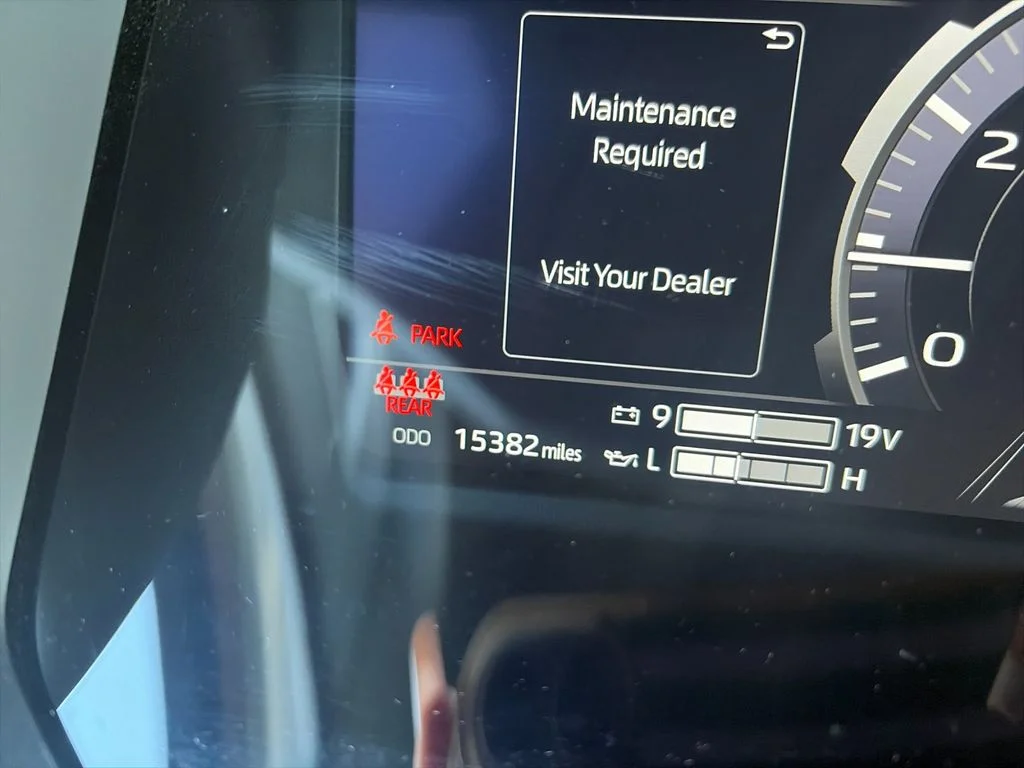 Used 2025 Silver Toyota Platinum image 30