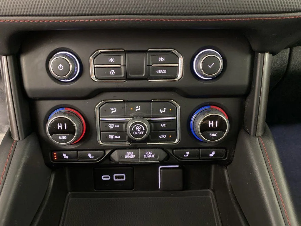 Used 2022 Pearl Chevrolet RST image 29