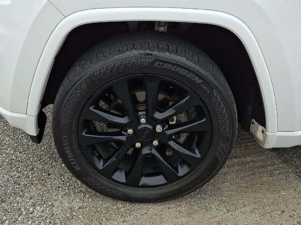 Used 2018 Bright White Clearcoat Jeep Altitude image 29