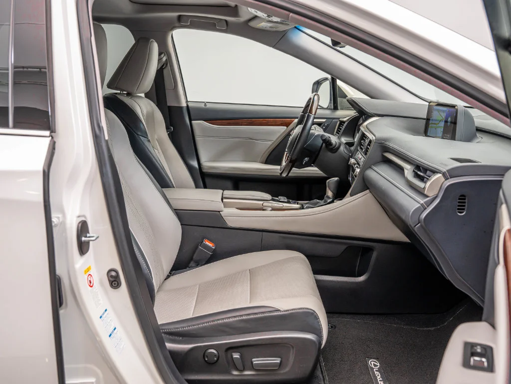 Used 2019 Eminent White Pearl Lexus 350L image 26