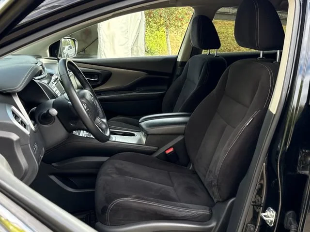 Used 2020 Super Black Metallic Nissan SV image 18