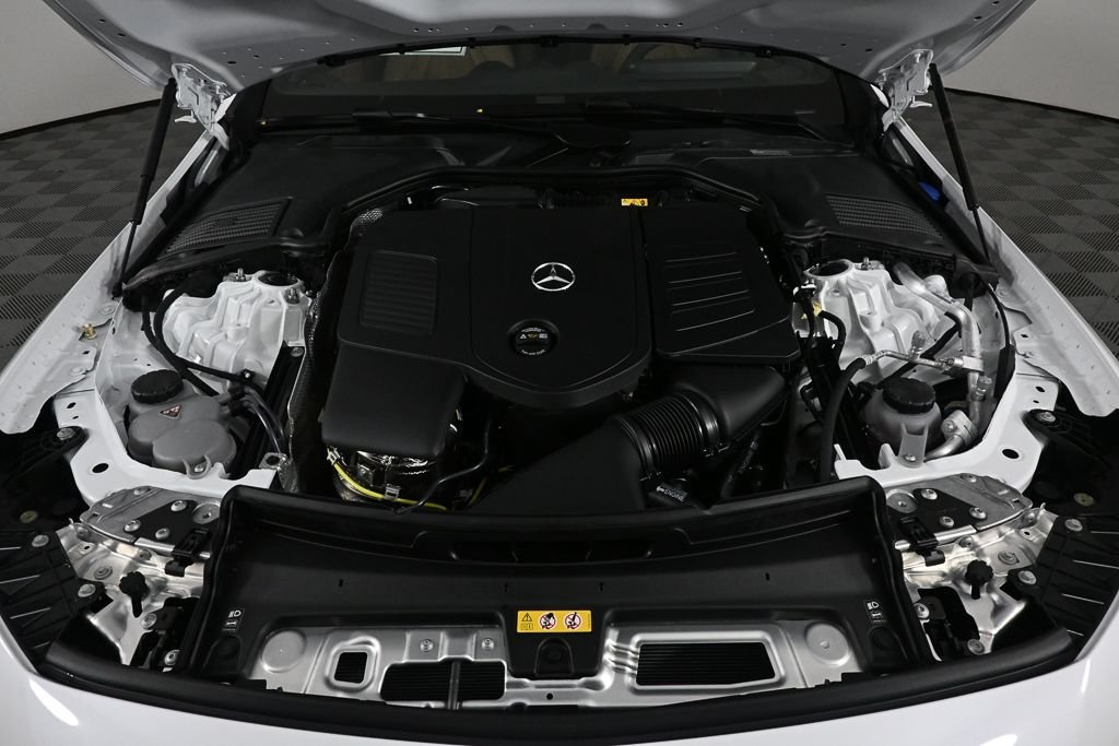 New 2026 MANUFAKTUR Moonlight White Metallic Mercedes-Benz CLE 300 image 29