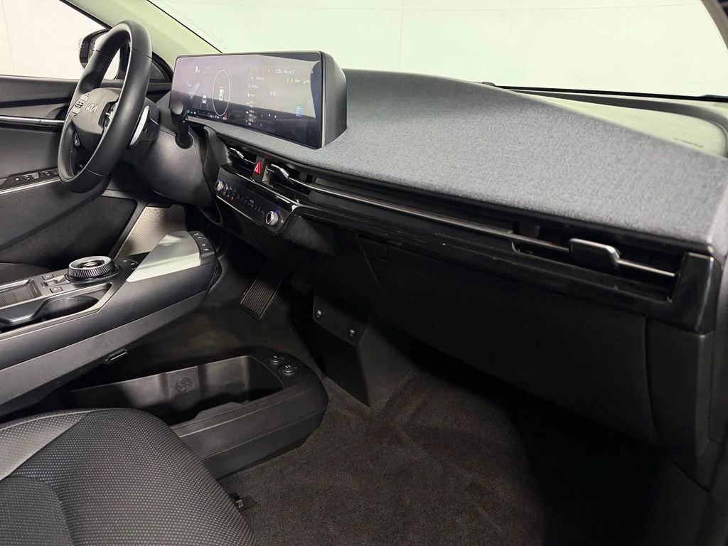 Used 2024 Steel Gray Kia Wind image 32
